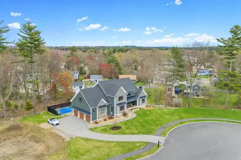 9 Shay Ln, North Reading, MA 01864