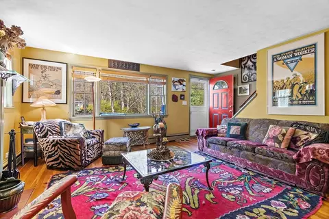 Living - 39 Hadley Rd, Framingham, MA 01701 photo 2 of 4