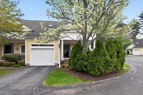 14 Whiting Ln #14, Hingham, MA 02043