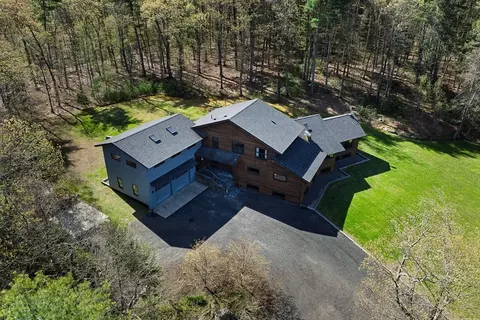 555 Coles Meadow Rd, Northampton, MA 01060
