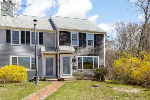 573 Carriage Shop Rd #G, Falmouth, MA 02536