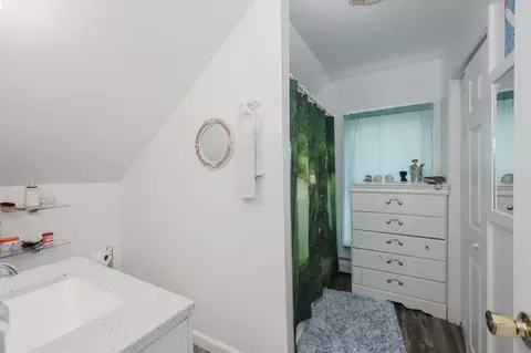 Bath - 43 Emerald St, Athol, MA 01331 photo 2 of 3