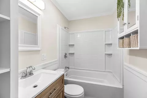Bath - 15 Crestmont St, Springfield, MA 01108 photo 1 of 1