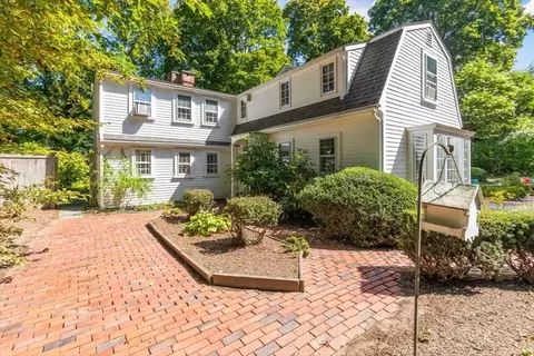 Exterior - 102 Central St, Hingham, MA 02043 photo 5 of 8