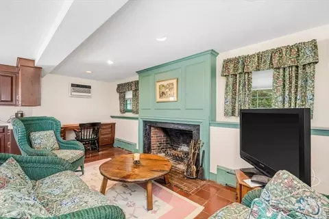 Living - 102 Central St, Hingham, MA 02043 photo 1 of 5