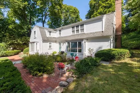 Exterior - 102 Central St, Hingham, MA 02043 photo 4 of 8