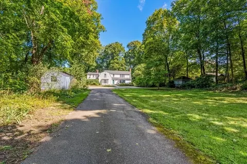 Exterior - 102 Central St, Hingham, MA 02043 photo 7 of 8