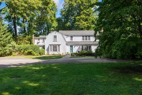 Exterior - 102 Central St, Hingham, MA 02043 photo 2 of 8