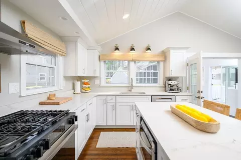 Kitchen - 345 Plain St, Hanover, MA 02339 photo 2 of 4