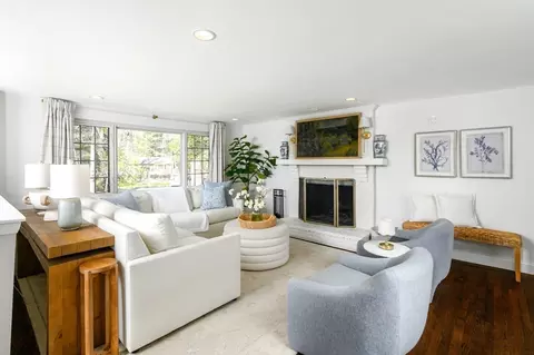 Living - 345 Plain St, Hanover, MA 02339 photo 1 of 3