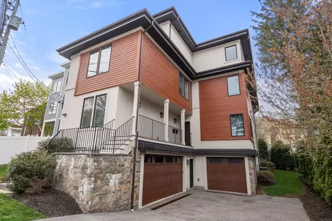 805 Heath St #2, Chestnut Hill, MA 02467