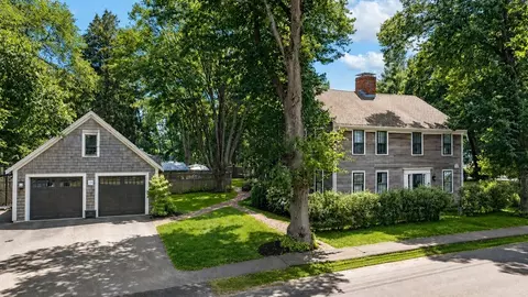 29 Pleasant St, Hingham, MA 02043