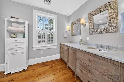 29 Pleasant St, Hingham, MA 02043 photo 22