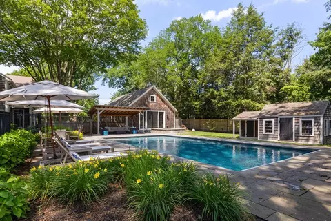 29 Pleasant St, Hingham, MA 02043 photo 3