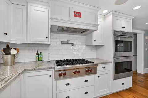 29 Pleasant St, Hingham, MA 02043 photo 6