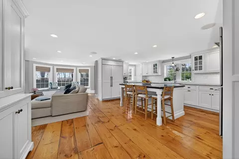 29 Pleasant St, Hingham, MA 02043 photo 8