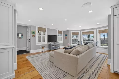 29 Pleasant St, Hingham, MA 02043 photo 10