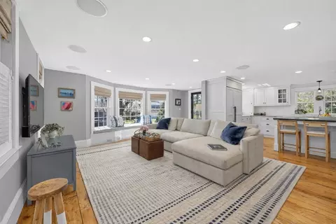 29 Pleasant St, Hingham, MA 02043 photo 9