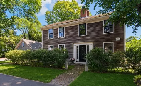 29 Pleasant St, Hingham, MA 02043 photo 2