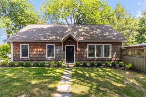29 Pleasant St, Hingham, MA 02043 photo 28