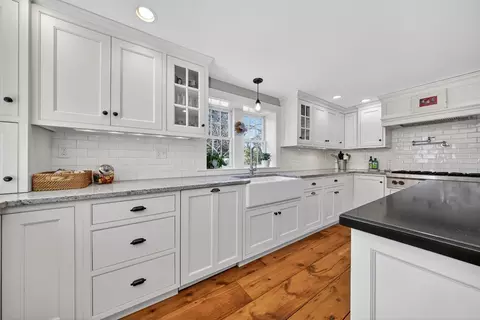 29 Pleasant St, Hingham, MA 02043 photo 7