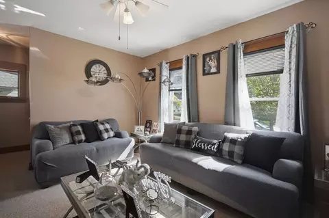Living - 91 Ardmore St, Springfield, MA 01104 photo 1 of 2