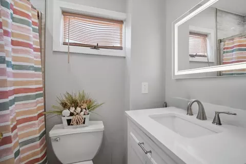 Bath - 91 Ardmore St, Springfield, MA 01104 photo 2 of 3