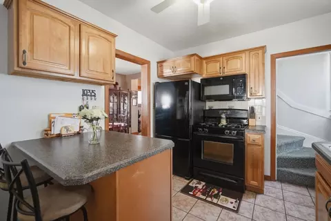 Kitchen - 91 Ardmore St, Springfield, MA 01104 photo 2 of 3