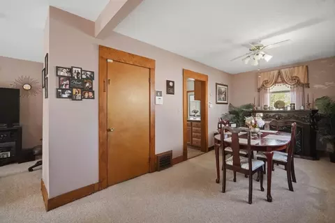 Entry Way - 91 Ardmore St, Springfield, MA 01104 photo 1 of 1