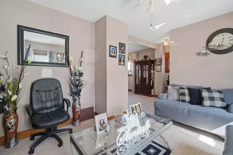 Living - 91 Ardmore St, Springfield, MA 01104 photo 2 of 2
