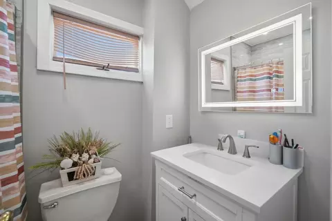 Bath - 91 Ardmore St, Springfield, MA 01104 photo 1 of 3
