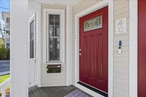 40 Catherine St #1, Boston, MA 02131