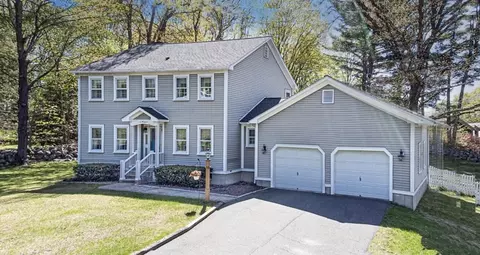 15 Evergreen Rd, Leeds, MA 01053