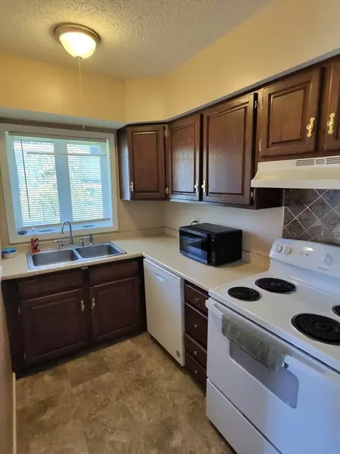 39 Acton St, Indian Orchard, MA 01151 photo 4