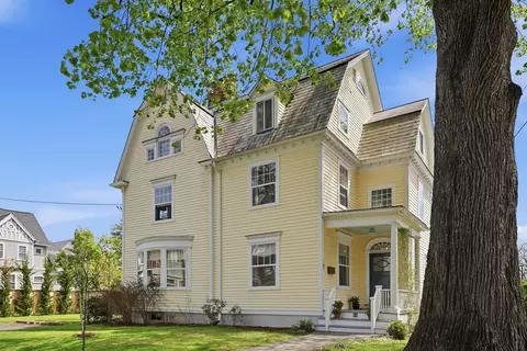 63 Dryads Grn, Northampton, MA 01060