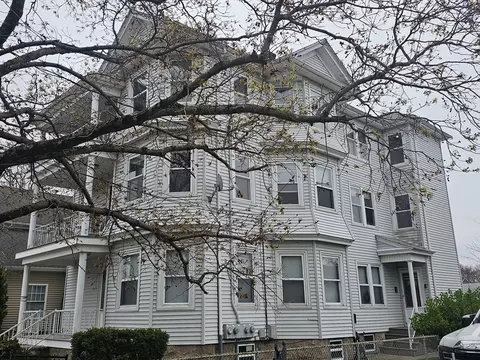 27 Bond St, Fall River, MA 02720 photo 2