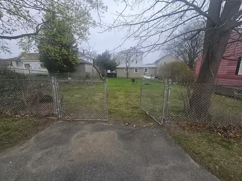 27 Bond St, Fall River, MA 02720 photo 6