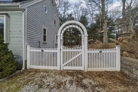 Exterior - 50 Samoset Rd, Barnstable, MA 02648 photo 5 of 8