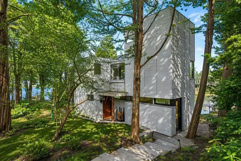 45 Lufkin Point Rd, Essex, MA 01929