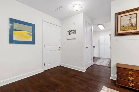 Entry Way - 10 Charlesgate E #2, Boston, MA 02215 photo 2 of 4