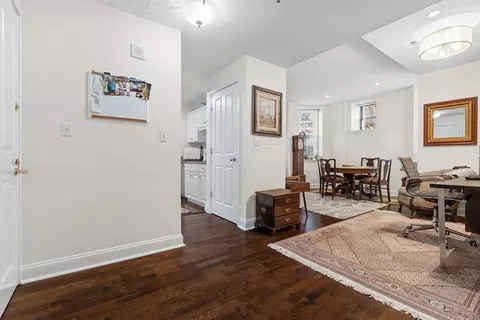 Entry Way - 10 Charlesgate E #2, Boston, MA 02215 photo 1 of 4