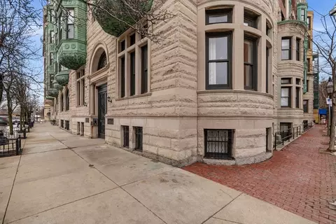 Exterior - 10 Charlesgate E #2, Boston, MA 02215 photo 1 of 2