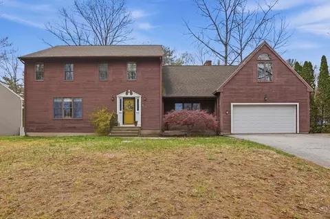 26 Woodside Cir, Sturbridge, MA 01566