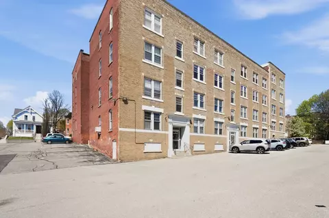 4 Chatham Pl #3, Worcester, MA 01601