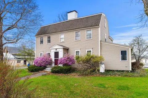 11 Union Pl, Newburyport, MA 01950