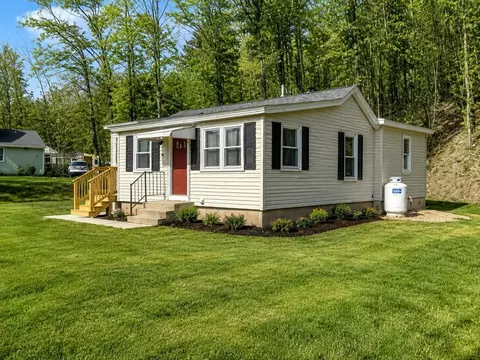 266 Petersham Rd, Athol, MA 01331