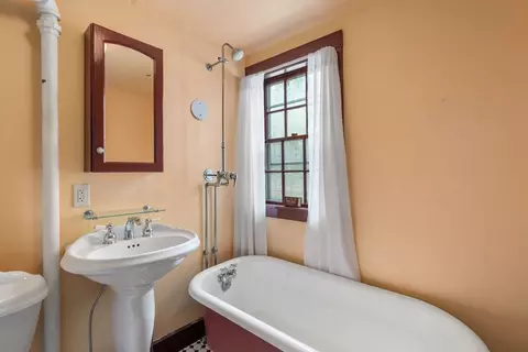 Bath - 187 Mill St, Framingham, MA 01701 photo 1 of 5