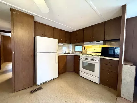 38 Lark Dr, Chicopee, MA 01020 photo 5