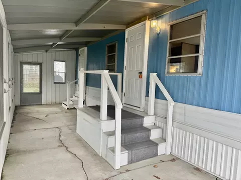 38 Lark Dr, Chicopee, MA 01020 photo 2