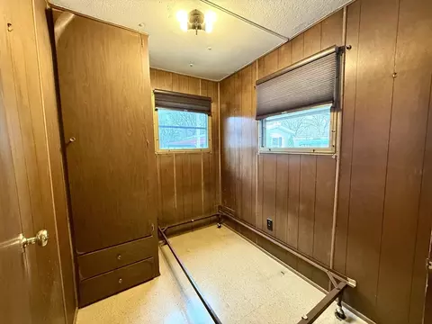 38 Lark Dr, Chicopee, MA 01020 photo 9